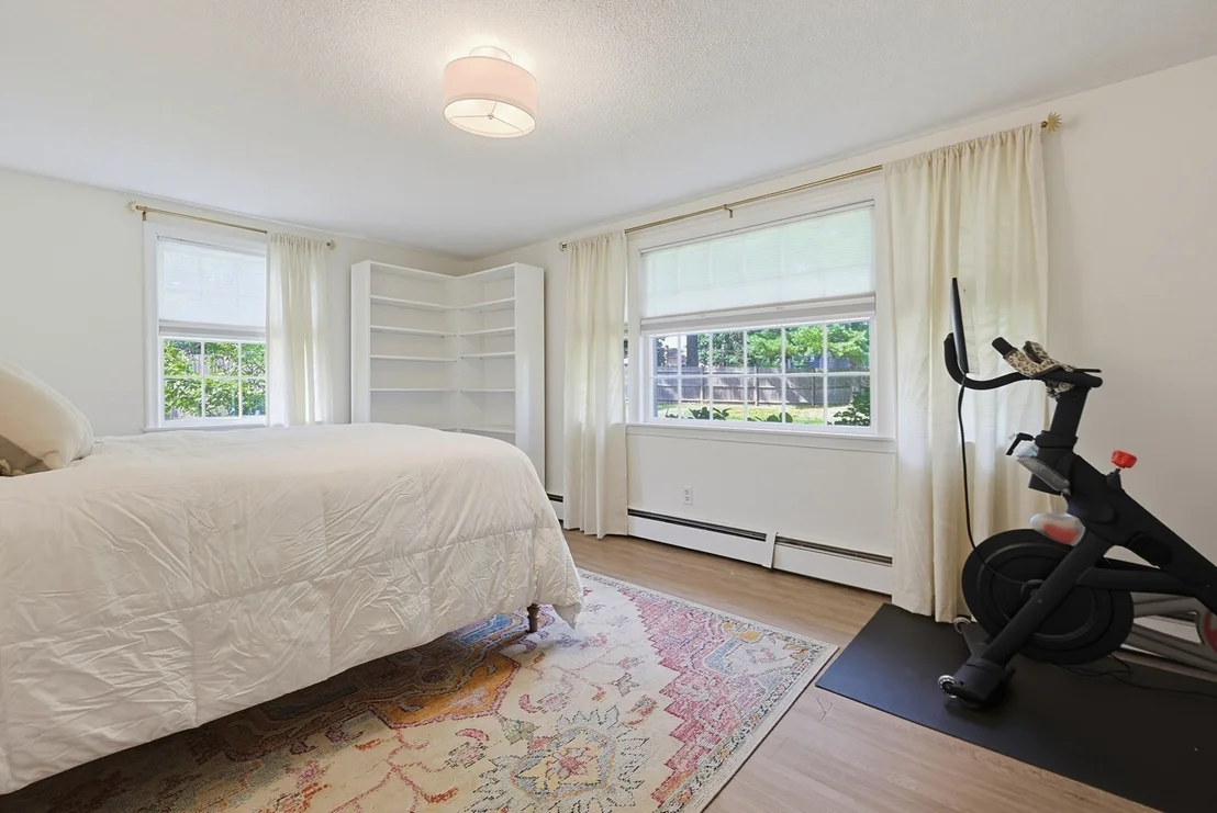 Photo of 10 Howe Circle