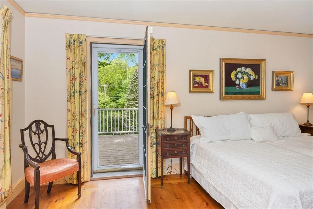 Photo of 82 River Rd