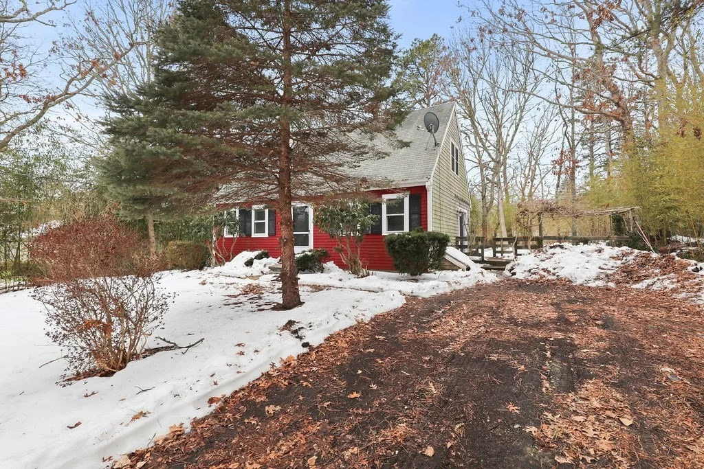 Photo of 11 Webquish Ln