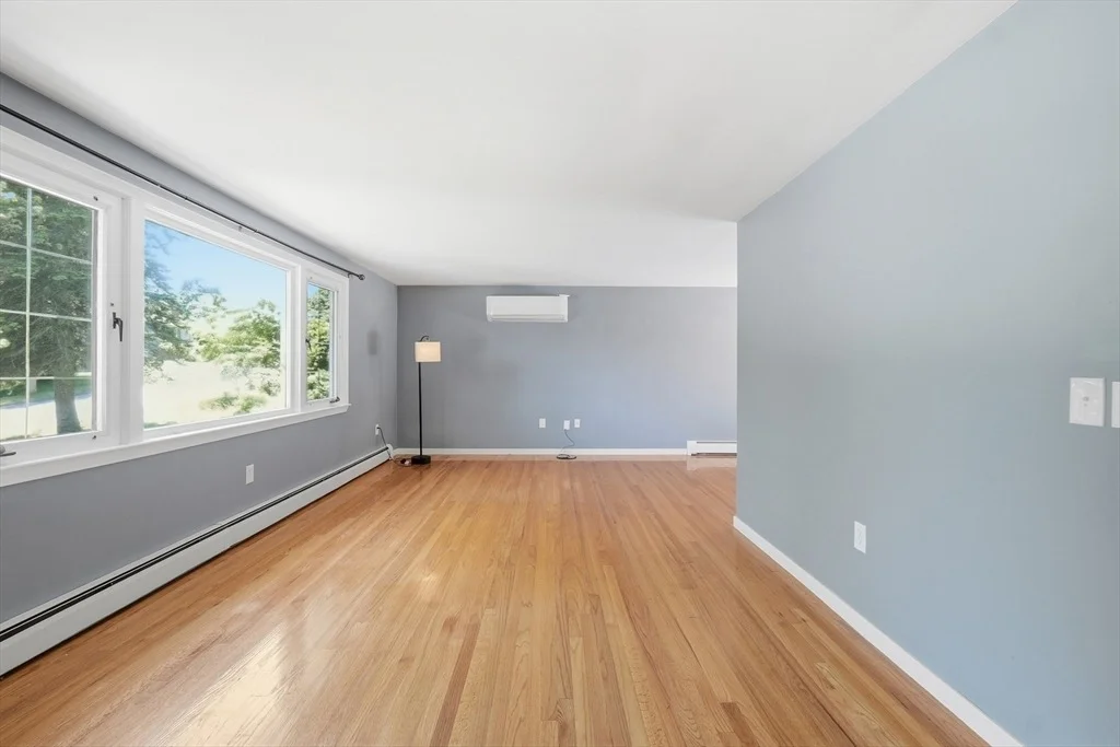 Photo of 46 Pinecroft Ave