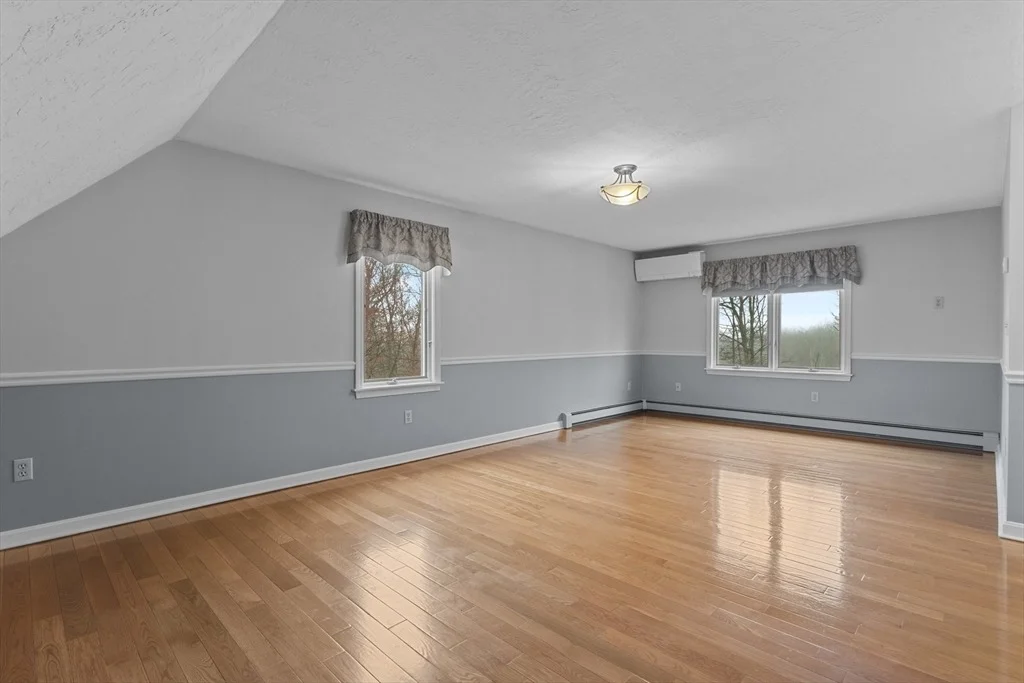 Photo of 16 Flint Pond Rd