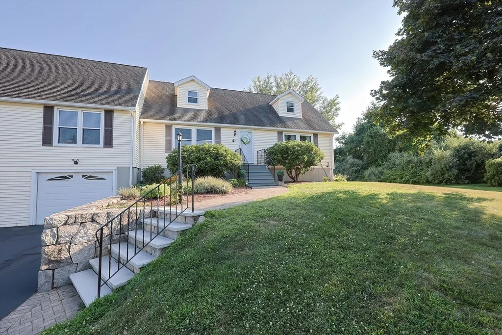 Photo of Unit B at 4 Megan Ct