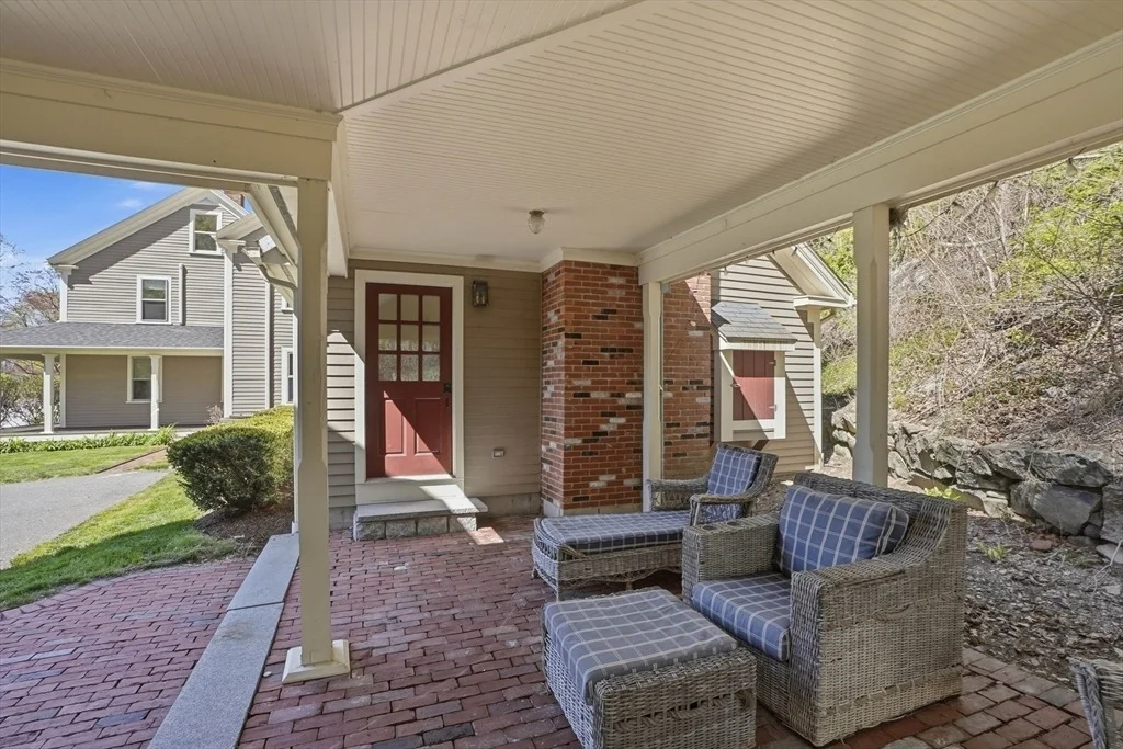 Photo of 671 Main Street