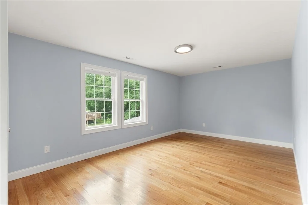 Photo of 1295 Main St