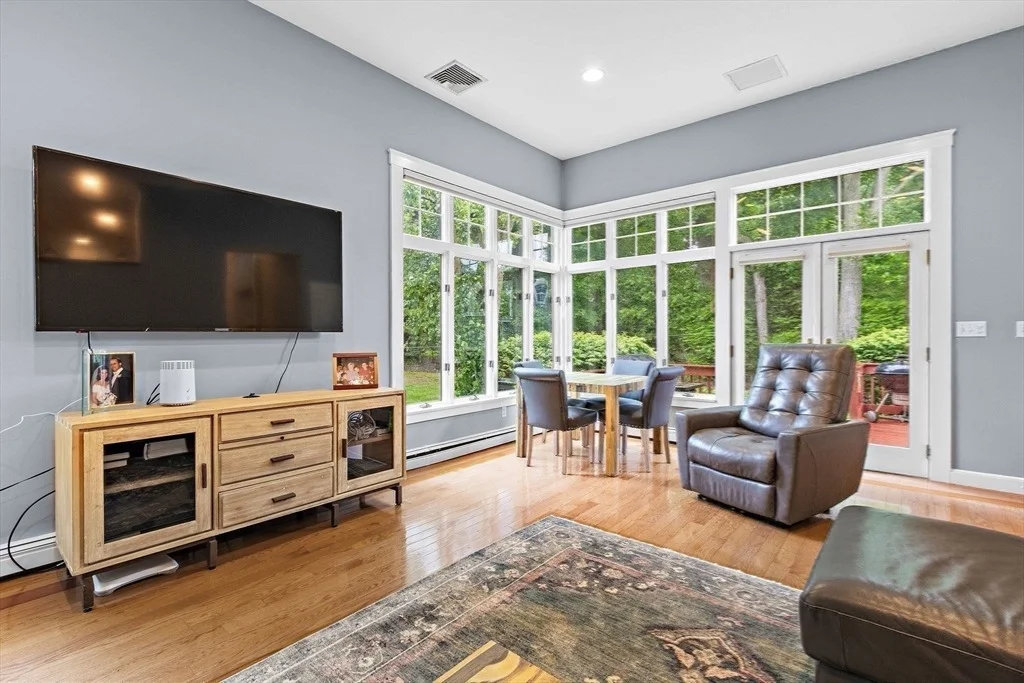 Photo of 145 Meadowbrook Rd
