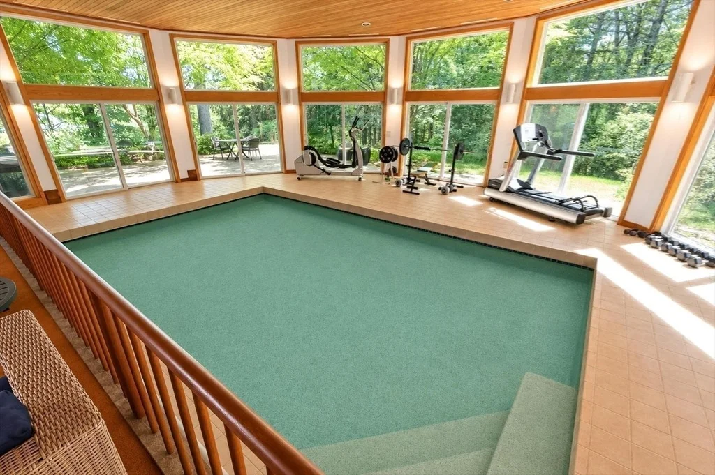 Photo of 389 River Rd