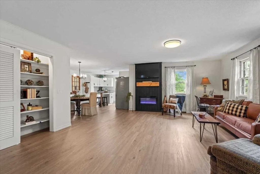 Photo of 822 Hardwick Rd