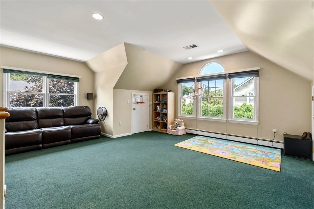 Photo of 35 Whitney Avenue