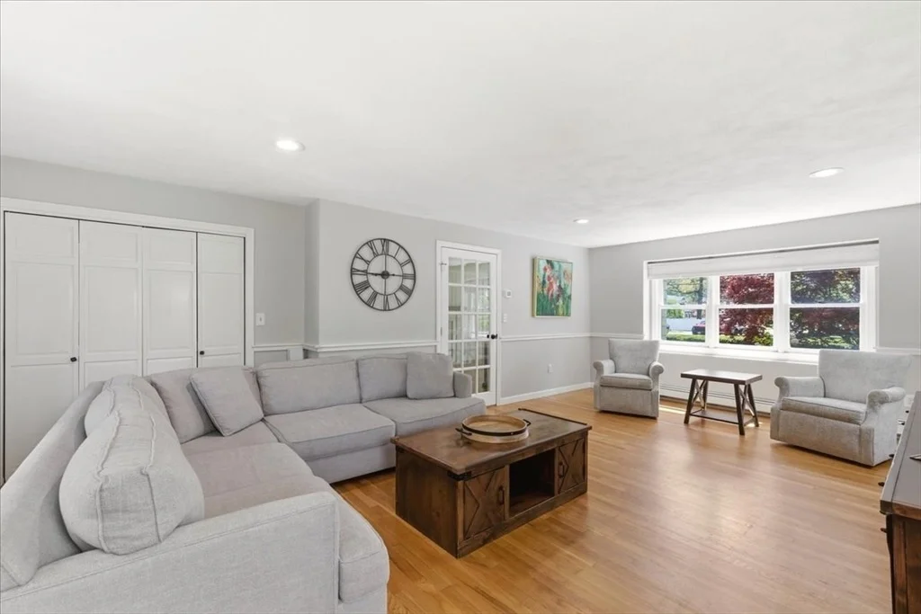 Photo of 560 Common St