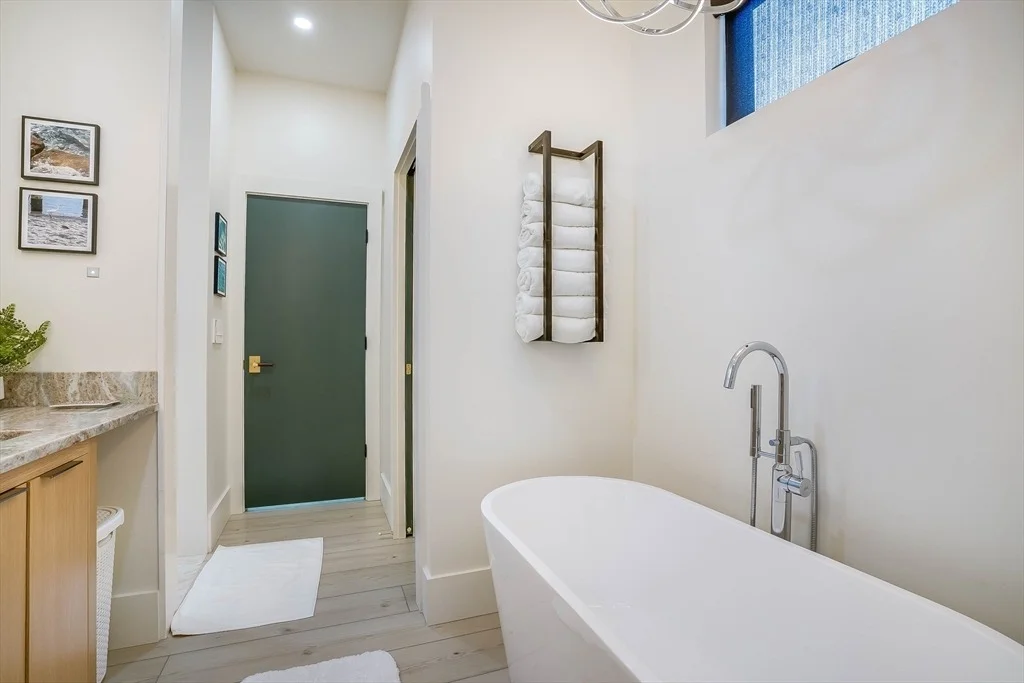 Photo of 226 Lakeview Drive