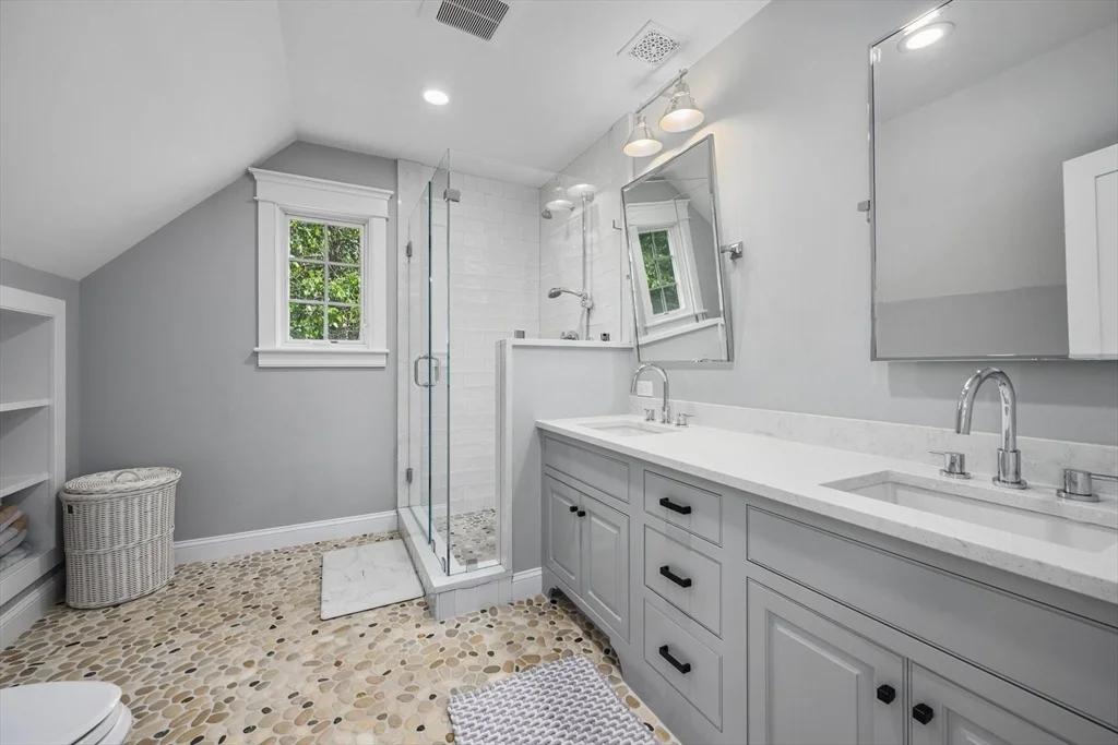 Photo of 239 Oxford Drive