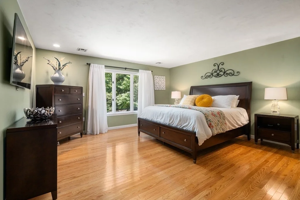 Photo of 8 Gaslight Lane