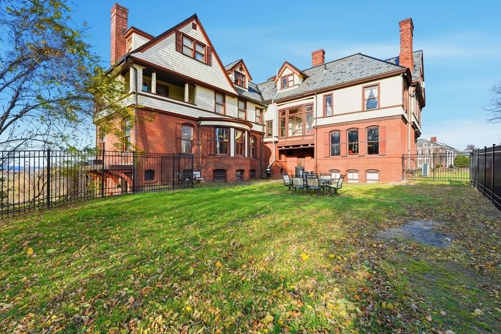 Photo of 270 Maple St