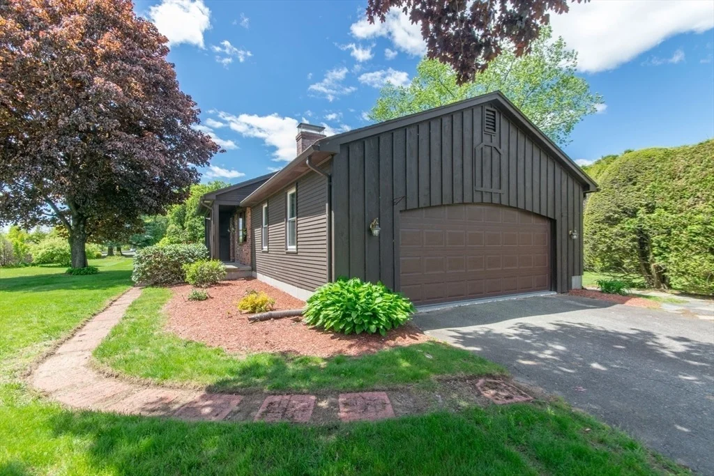 Photo of 629 River Road