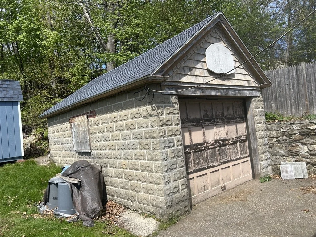 Photo of 5 Utica Dr