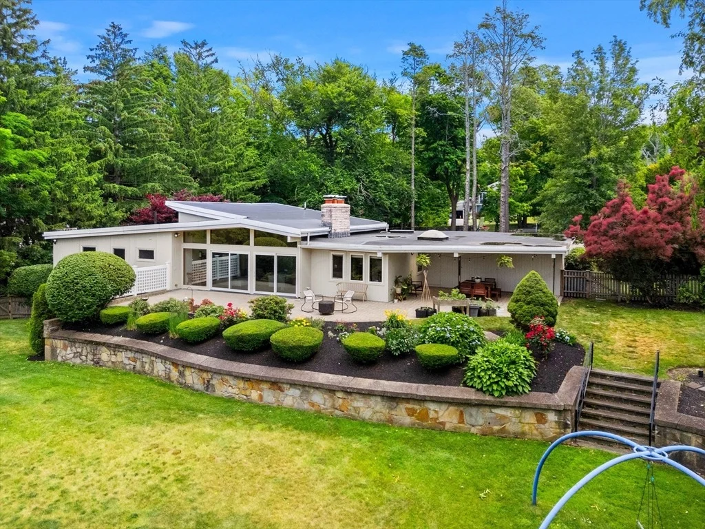 Photo of 285 Brush Hill Rd