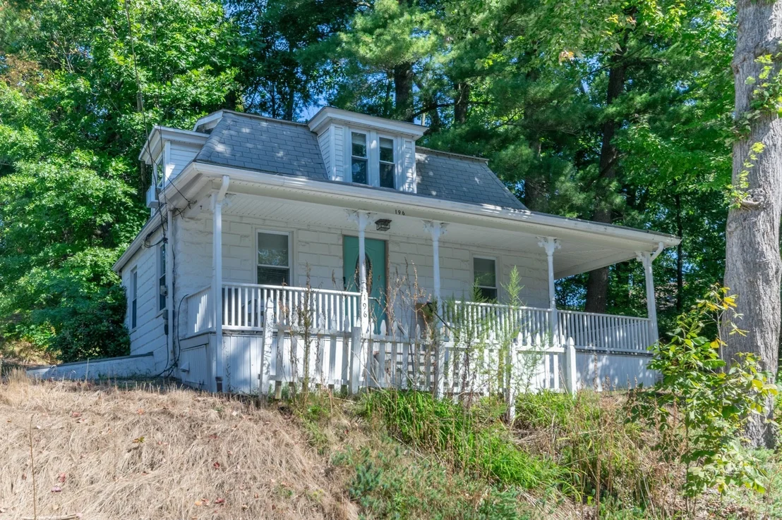 Photo of 196 Pendleton Ave