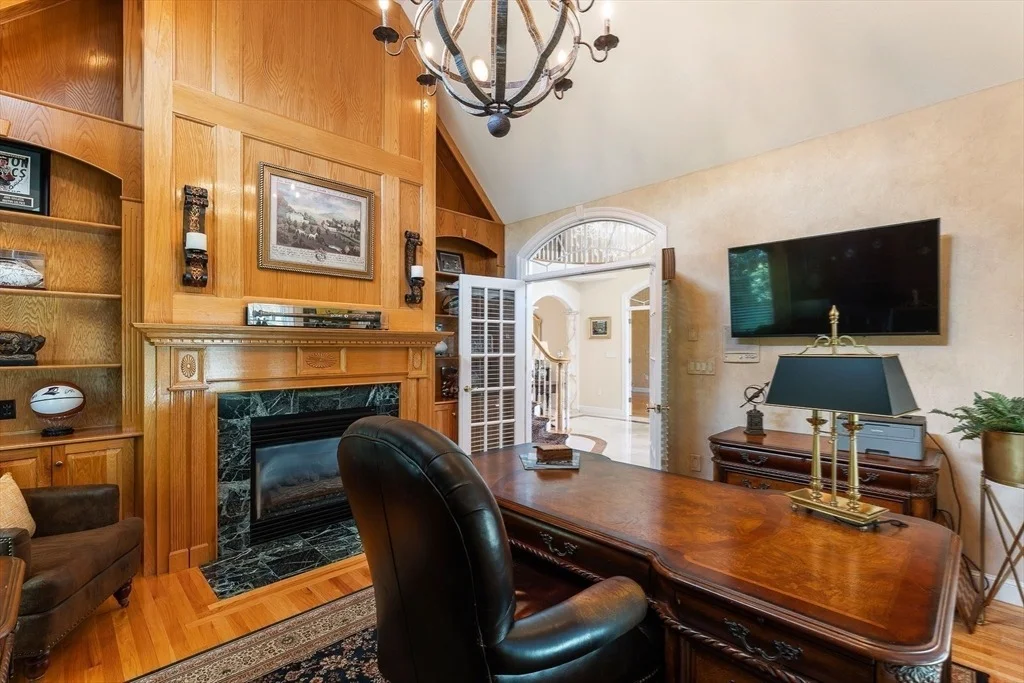 Photo of 8 Buttonwood Dr