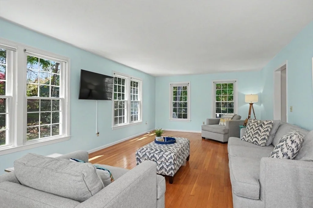 Photo of 215 Rolling Meadow Dr
