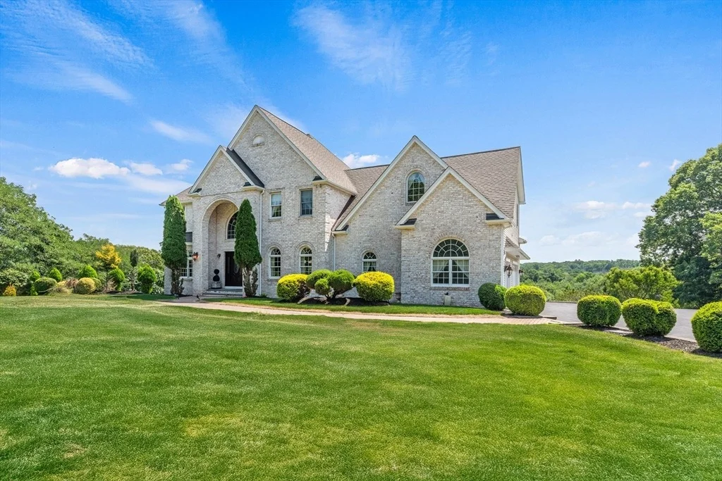 Photo of 385 Scott Rd