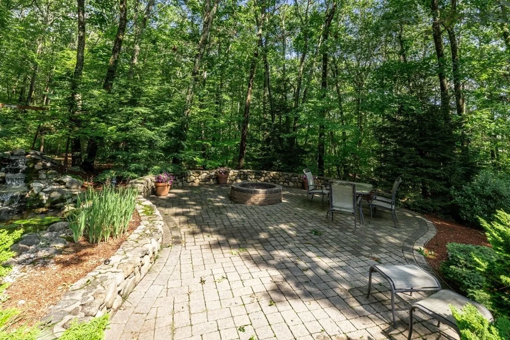 Photo of 22 Rhodes Dr