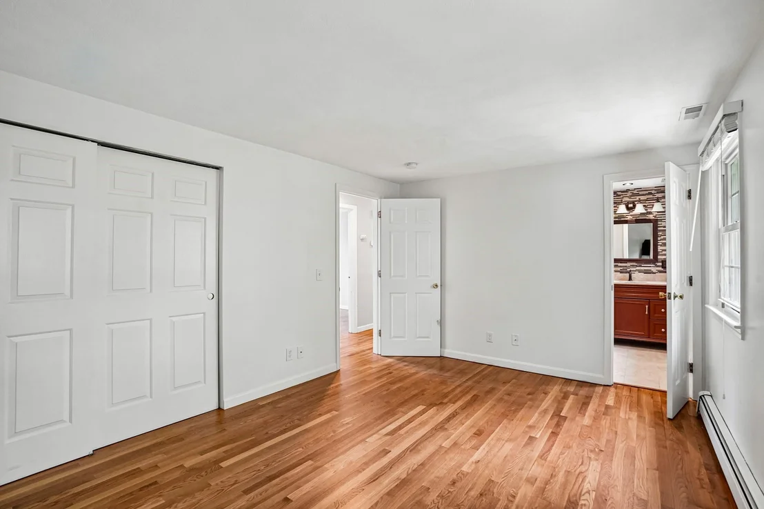 Photo of 7 Nirvana Dr