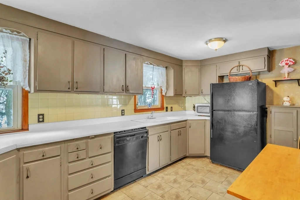 Photo of 2 Beveridge Blvd