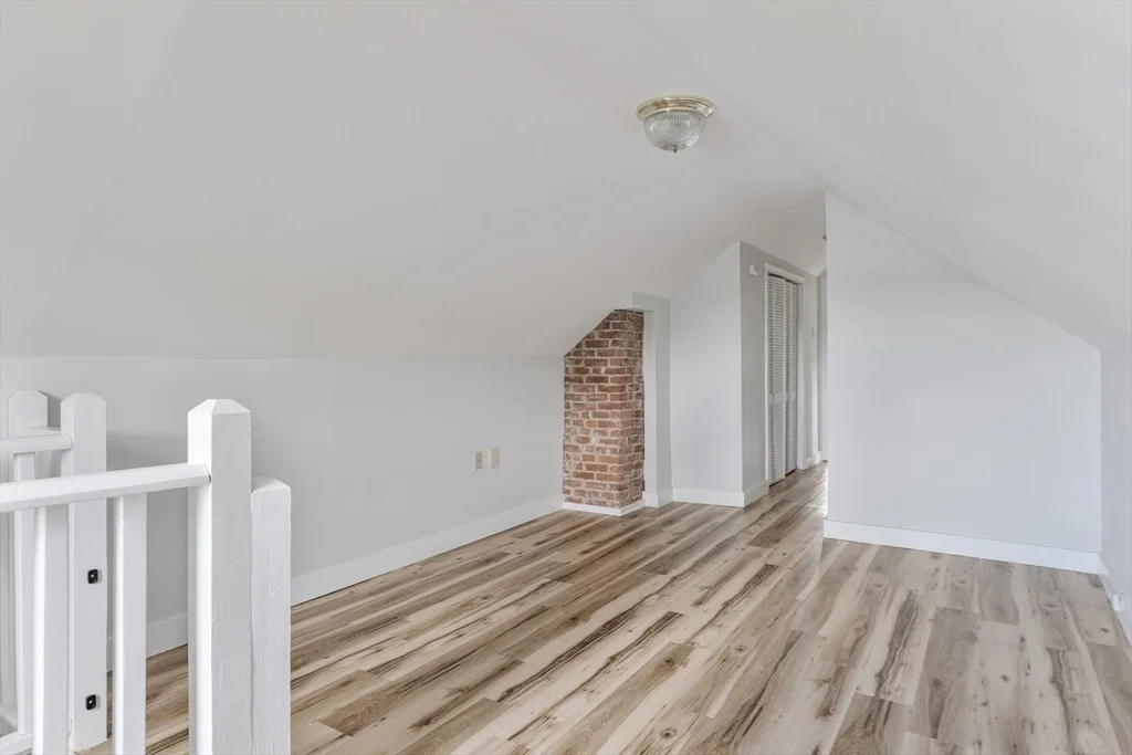 Photo of 53 Hillcroft Ave