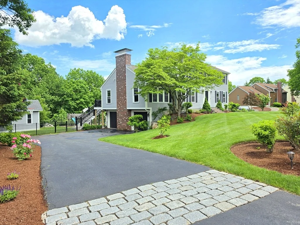 Photo of 8 Blue Jay Ln