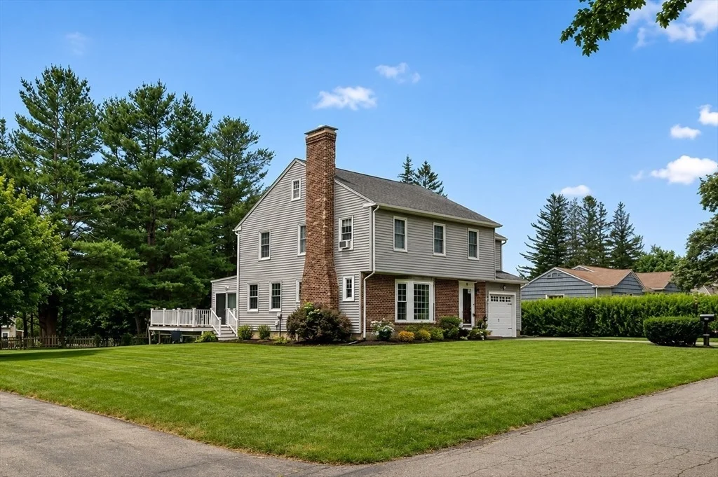 Photo of 10 Wesley Dr