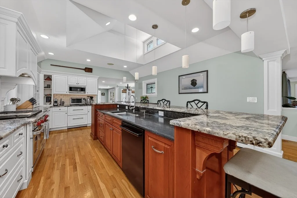 Photo of 37 Mast Hill Rd