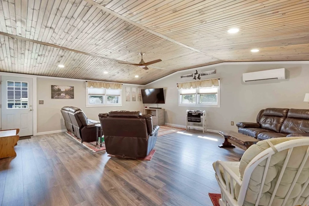 Photo of 48 Long Pond Dr