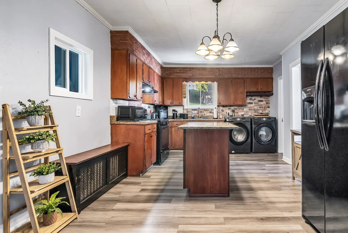 Photo of 100 Clover St