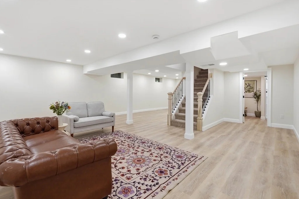 Photo of 93 Jonquil