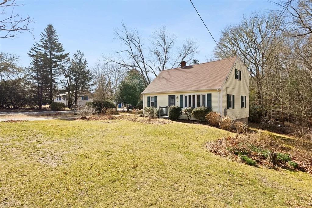 Photo of 14 Clay Pond Rd