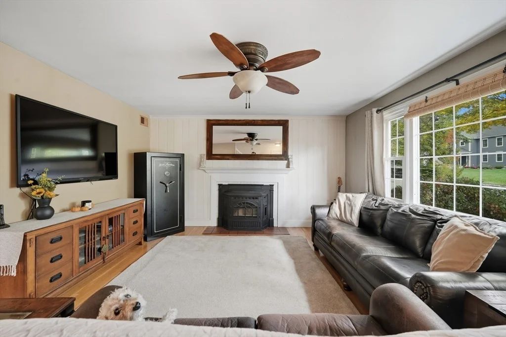 Photo of 11 Hickory Hill Dr