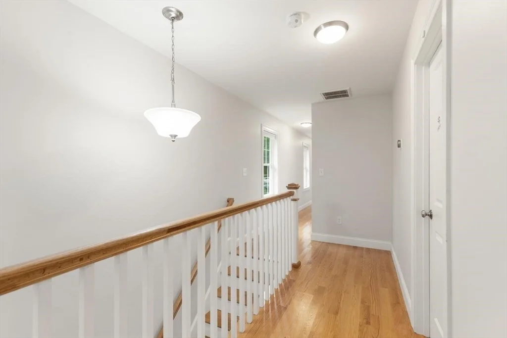 Photo of 1295 Main St
