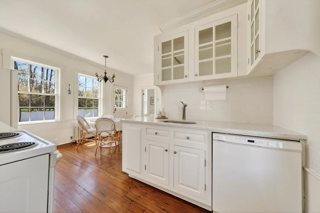 Photo of 1154 Main St