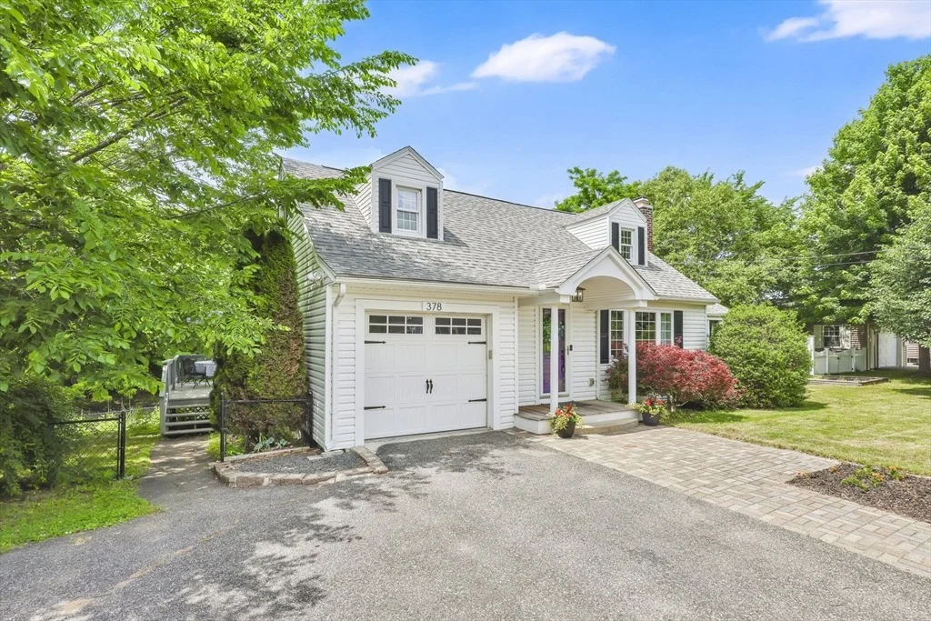 Photo of 378 Roosevelt Ave