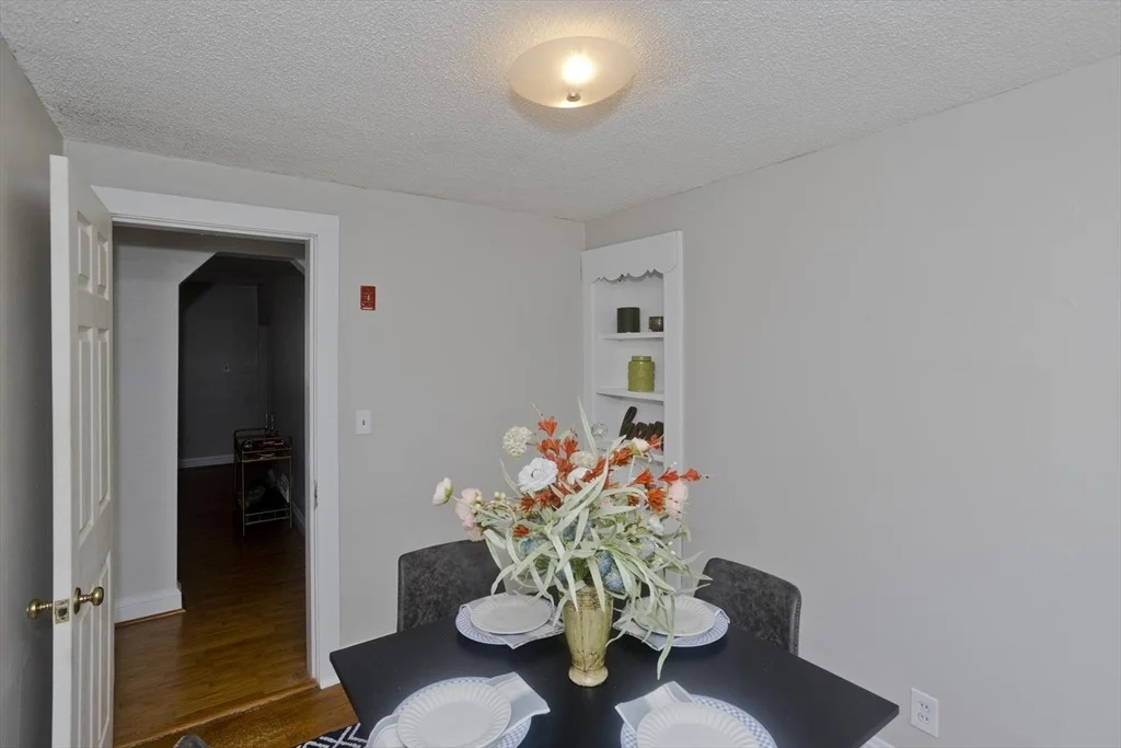 Photo of 351 Apremont Hsy