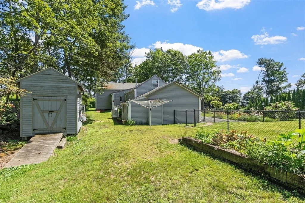 Photo of 397 Pleasant St