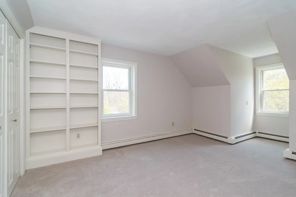 Photo of 431 Clapboardtree Street