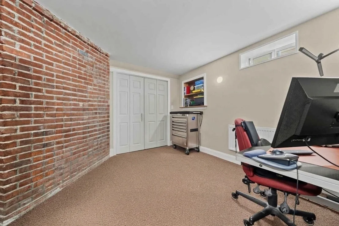 Photo of 49 Lynde Ave
