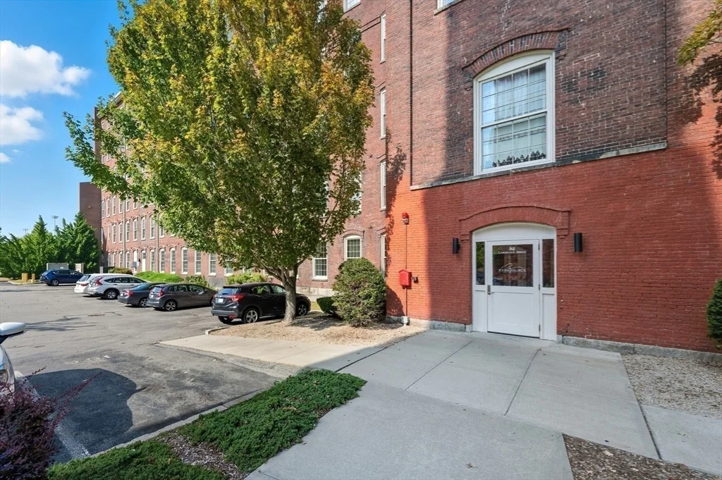 Photo of Unit M607 at 52 Lawrence Dr