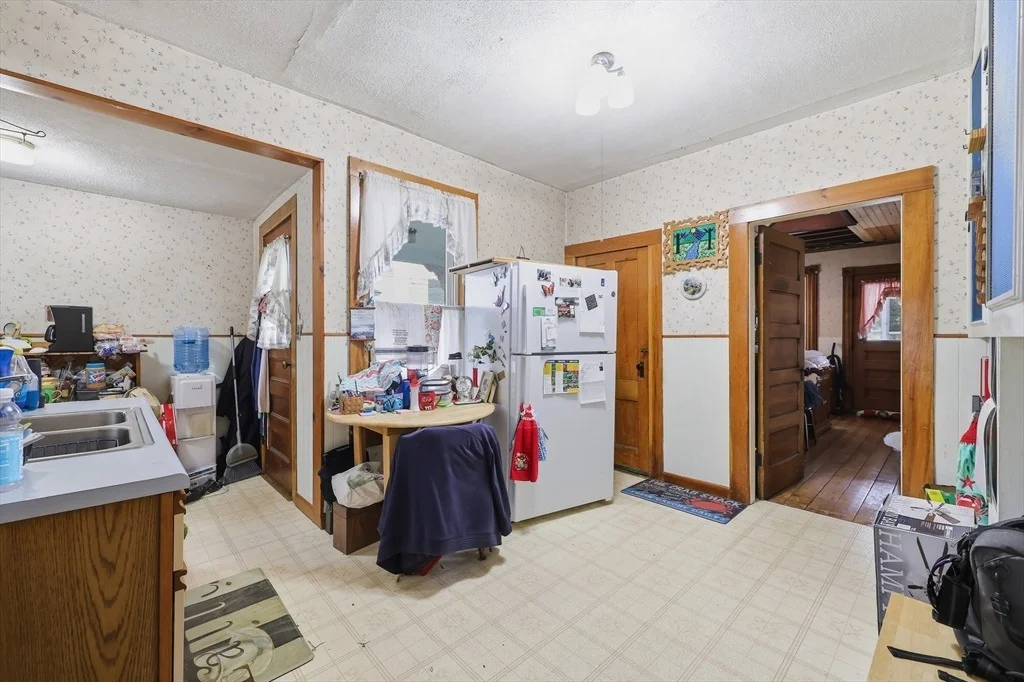 Photo of 84 Middlefield Rd
