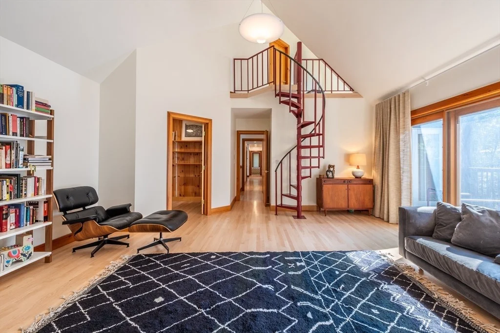 Photo of 100 Larkspur Dr