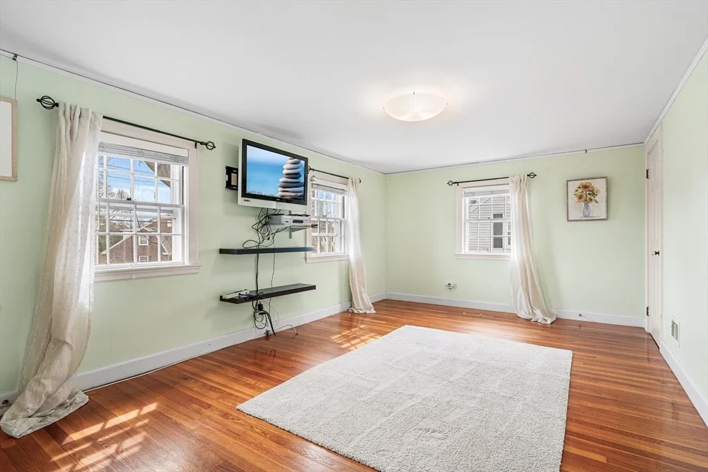 Photo of 32 Colonial Drive