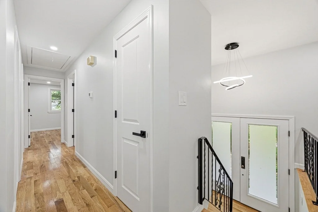 Photo of 7 Hillcrest Dr