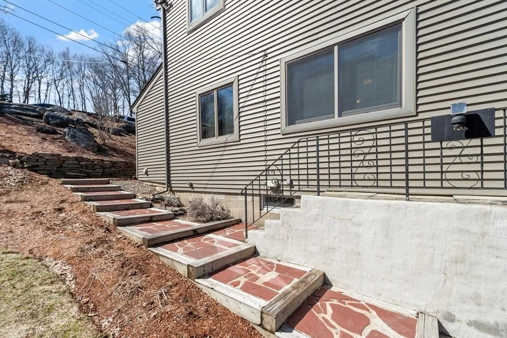 Photo of 469 Lake Ave