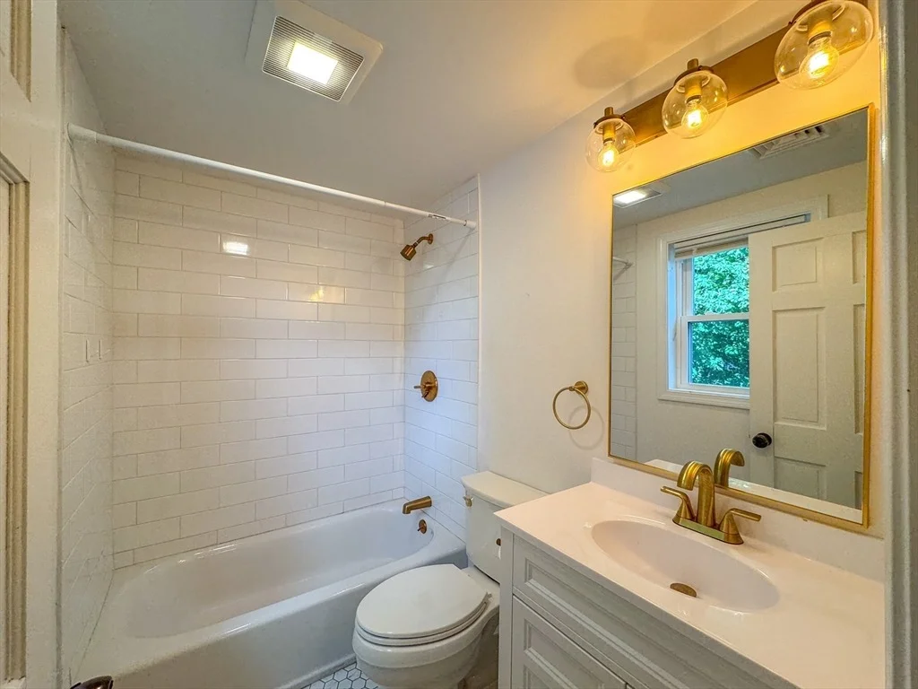 Photo of 282 Pleasant St